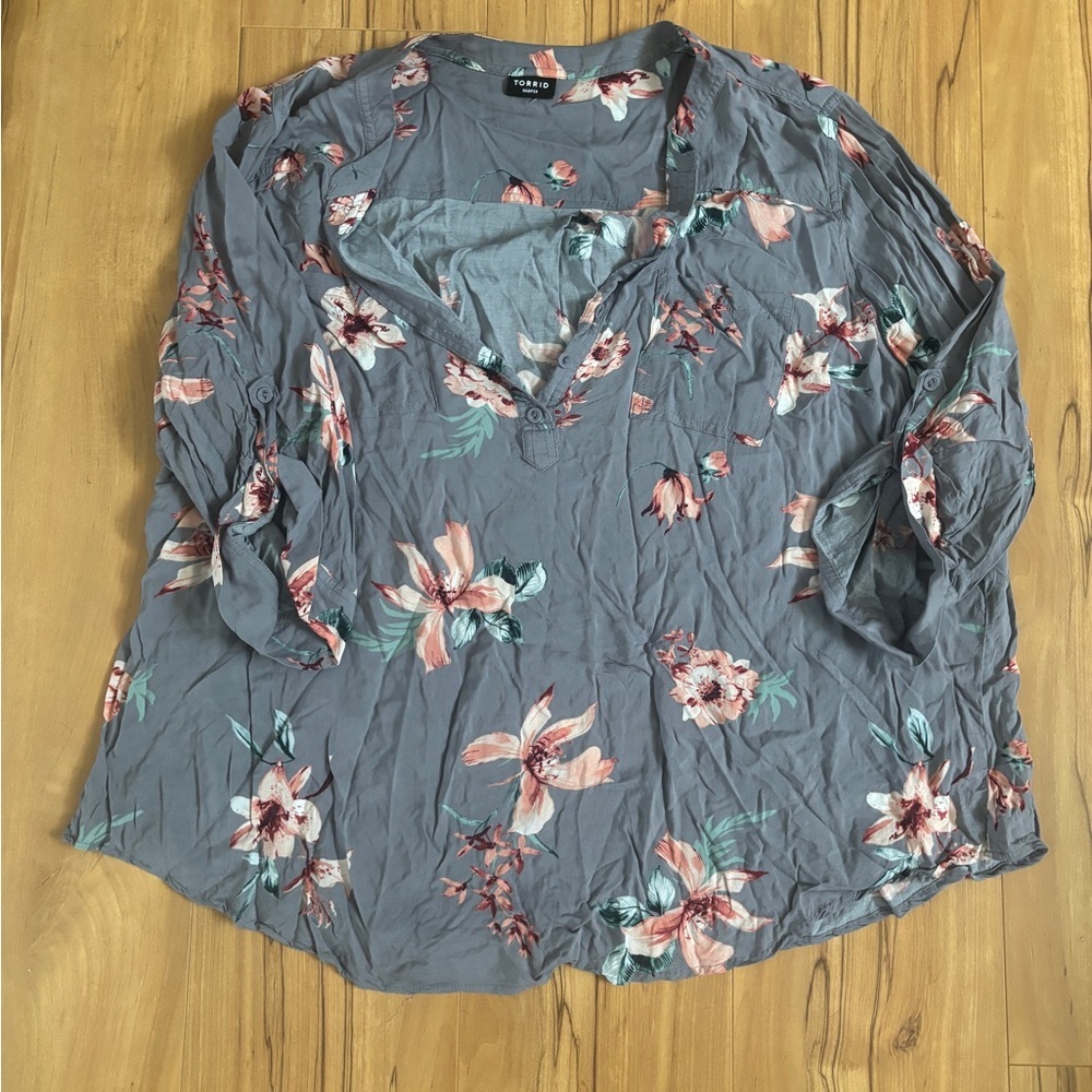 Torrid Harper Grey Floral Challis Pullover Blouse - Picture 2 of 7